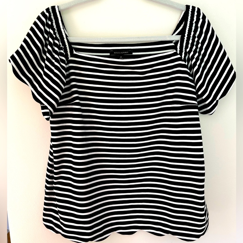 Banana Republic Black White Striped Scallop Hem Flutter Sleeve Top Medium